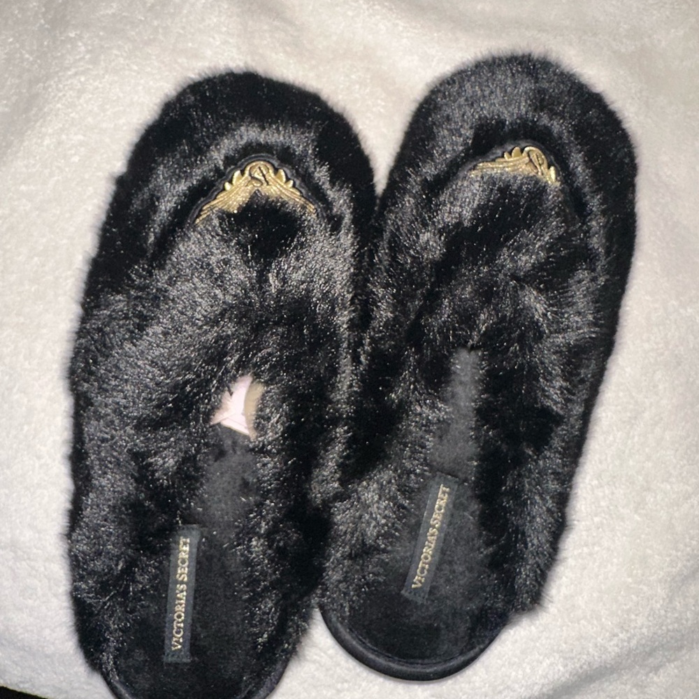 Black Soft Victorias scared slippers size medium 🖤🤍 - Picture 7 of 9